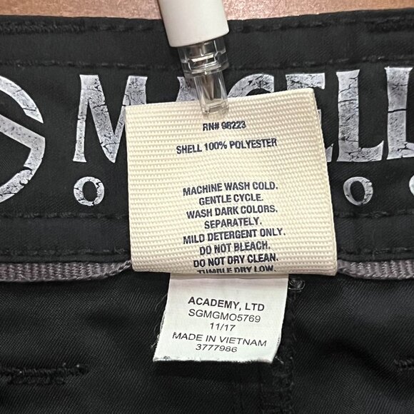 Magellan Outdoors Mens Black Cargo Shorts 42 Fishing Hiking Camping - Picture 6 of 6